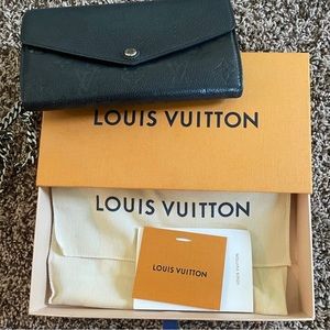 Authentic Louis Vuitton Sarah Monogram Empreinte crossbody wallet